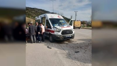 Çorum’un İskilip ilçesinde ambulans ile traktörün çarpışması sonucu 1 kişi