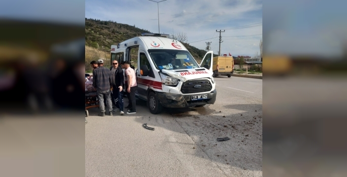 Çorum’un İskilip ilçesinde ambulans ile traktörün çarpışması sonucu 1 kişi