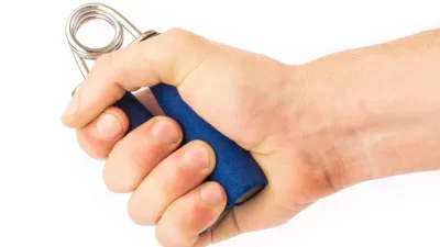 Ahmet Rasim Küçükusta’nın paylaştığı bilgilere göre, basit bir el sıkma