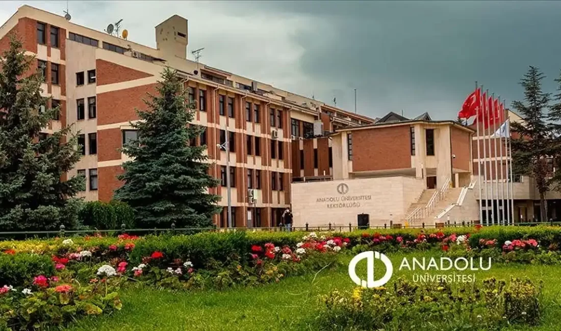 Uzaktan Tezsiz Yüksek Lisans Yapabileceğinizi Biliyor Muydunuz? Anadolu Üniversitesi, kariyerinde basamak atlamak, uzmanlaşmak veya özlük haklarında derece-kademe
