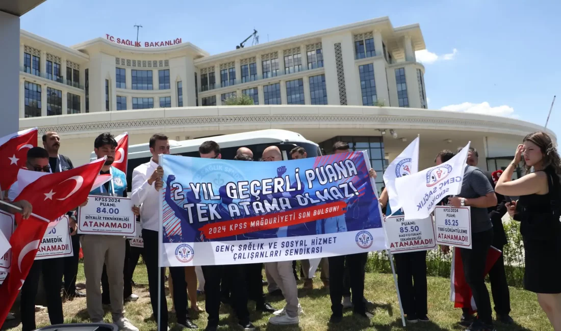 Genç Sağlık Sendikası öncülüğünde Ankara’da Sağlık Bakanlığı önünde bir araya