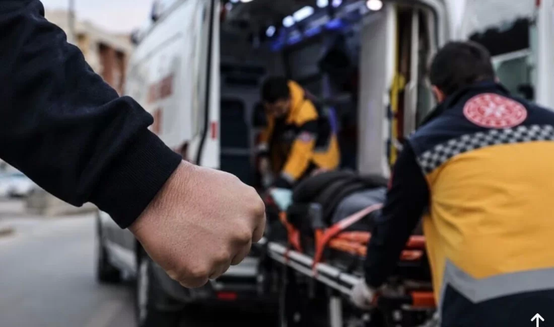 Hakkari’de 112 Acil Sağlık Ekibine Şiddet Hakkâri'de hasta yakınları ambulans gecikti iddiasıyla 112 personeline saldırdı. Genç