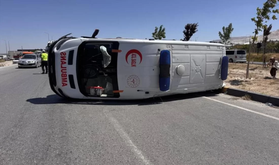 Niğde’de Ambulans ile Otomobil Çarpıştı: 5 Yaralı Niğde-Kayseri kara yolunda bir ambulans ile otomobilin çarpışması sonucu meydana