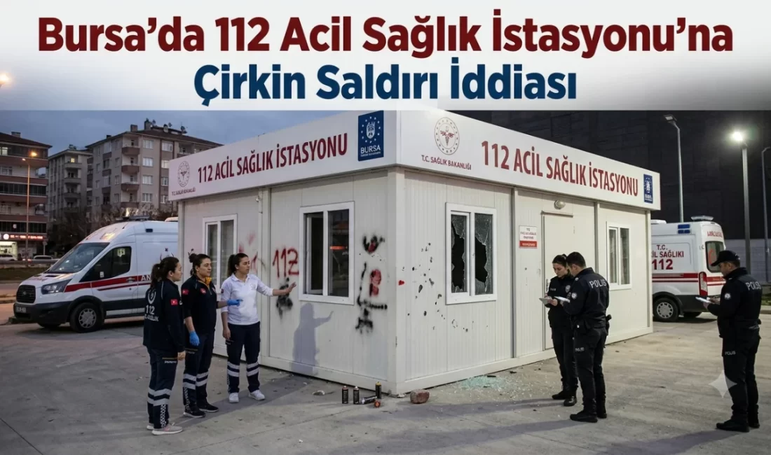 Bursa'da görev yapan acil sağlık personellerinin, görev yaptıkları istasyon önünde