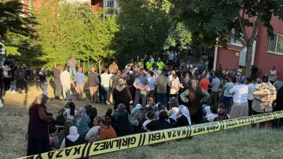 Hakkari'de meydana gelen trajik kazada, sokak içerisinde geri manevra yapan
