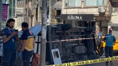 İstanbul'un Fatih ilçesinde, görev başındaki bir acil sağlık ambulansı ile