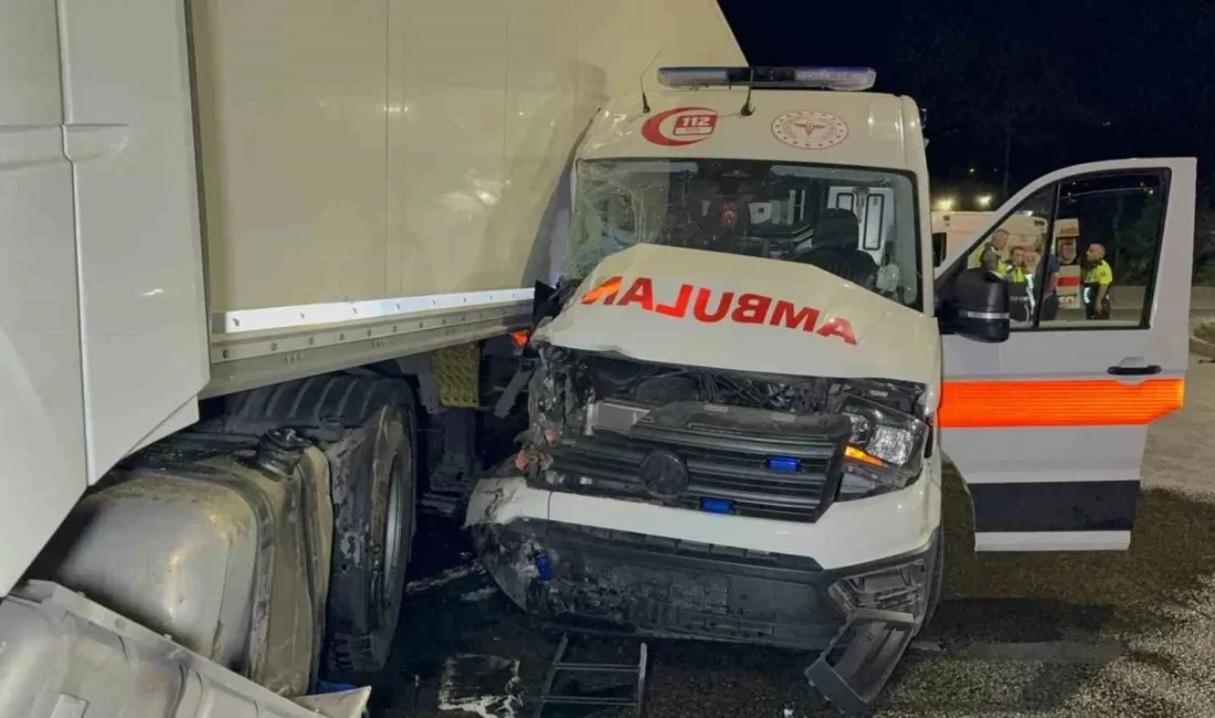 Samsun’da Ambulans ile TIR Çarpıştı: 3’ü Sağlık Çalışanı 6 Kişi Yaralandı! Samsun’un İlkadım ilçesinde gece saatlerinde hasta taşıyan bir 112 Acil