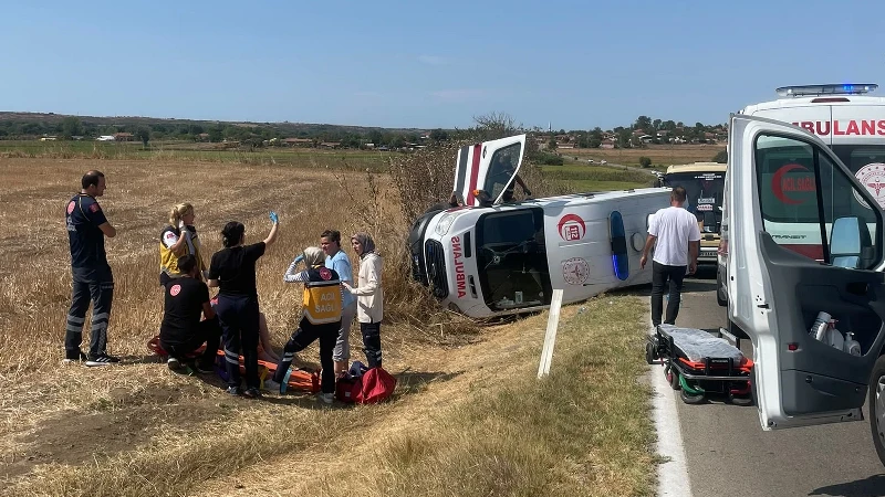 Kırklareli'nin Pehlivanköy ilçesinde düzenlenen Pavli Panayırı yolunda hasta nakli yapan