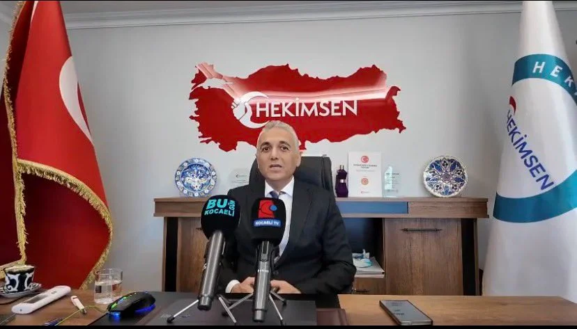 Anadolu Sağlık-Sen’den Hekim-Sen Başkanı’na Tepki: “Hemşirelik Onurunu Ucuz Polemiklere Meze Ettirmeyiz, Derhal Özür Dileyin!” Anadolu Sağlık-Sen, Hekim-Sen Genel Başkanı Dr. Adil Kurban’ın hemşirelerin enjeksiyon