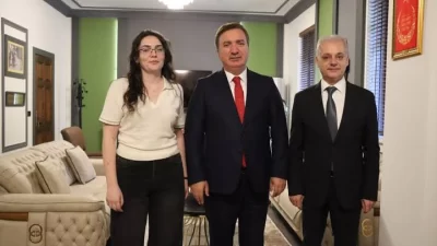 Mersin’de tıp fakültesi öğrencisiyken uğradığı silahlı saldırı sonucu sağ bacağını